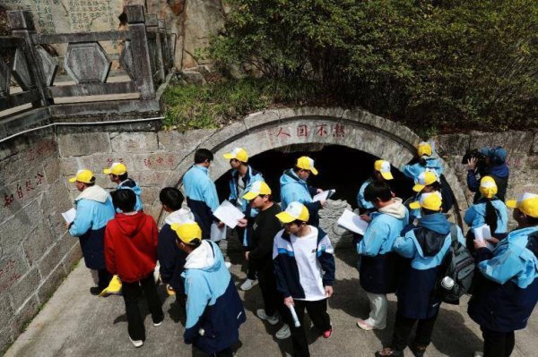 九游会j9体育(中国)官方网站而是和咱们相似跃然纸上有温度的一座当然之林”-ag九游j9,AG九游会官方登录网址